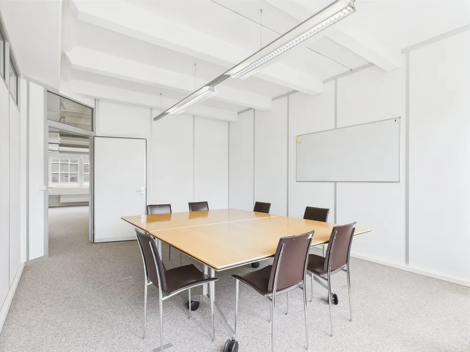 350m2 helle Gewerbefläche mit integrierten Büros – Foto 9 von 21