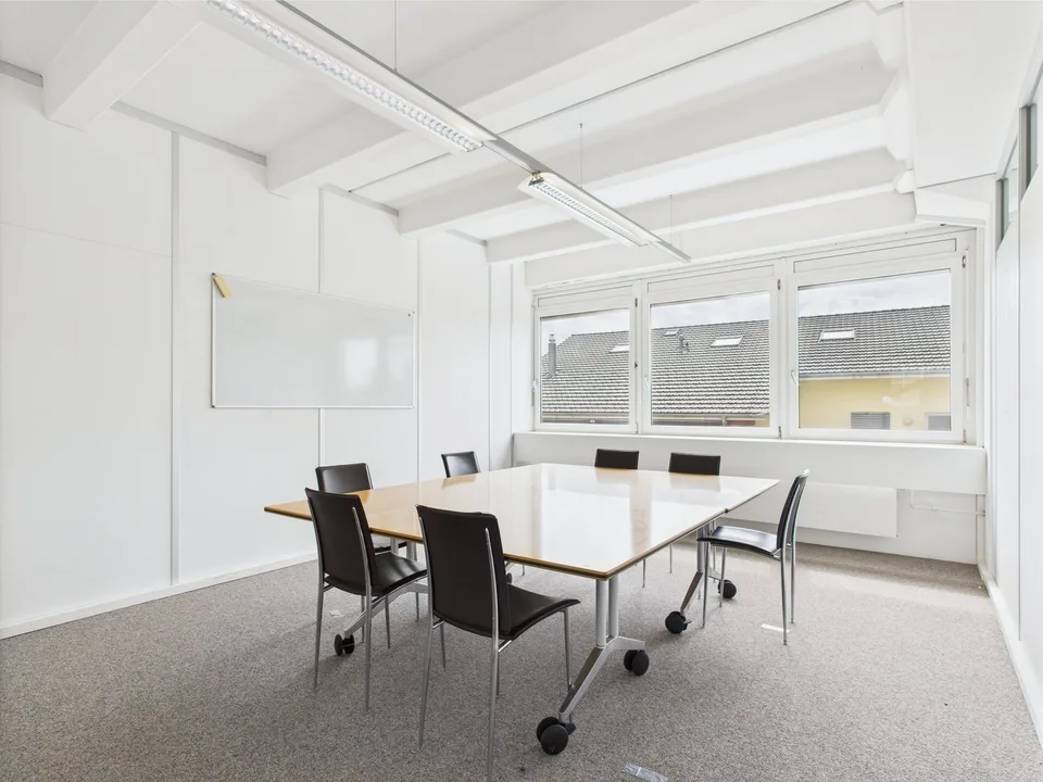 350m2 helle Gewerbefläche mit integrierten Büros – Foto 8 von 21
