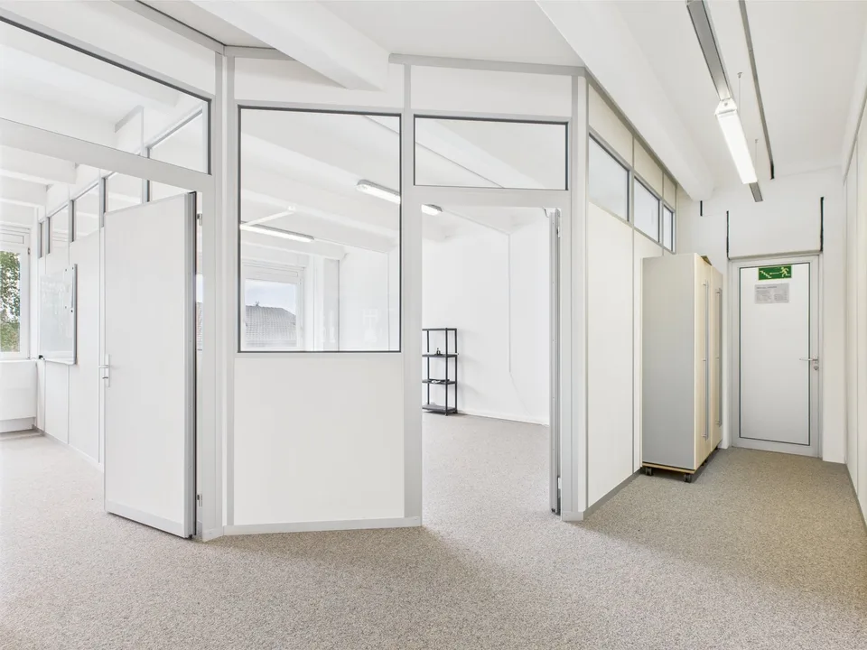 350m2 helle Gewerbefläche mit integrierten Büros – Foto 16 von 21