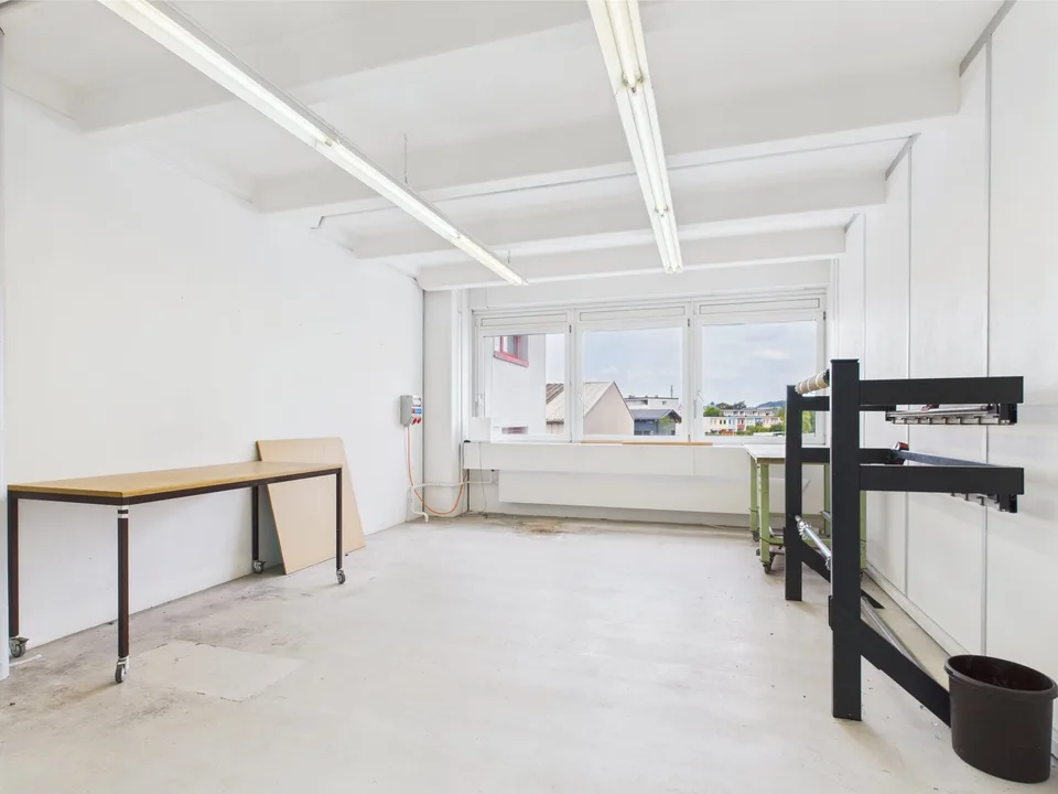 350m2 helle Gewerbefläche mit integrierten Büros – Foto 17 von 21