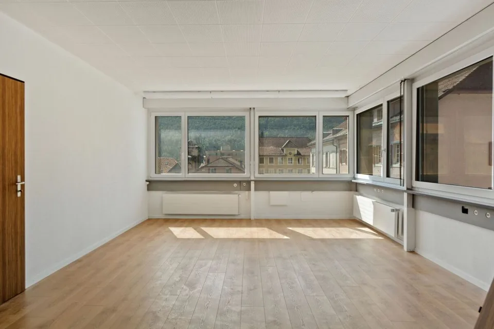 St-Imier, Büro / Kabinett ideal gelegen, Fläche ab 27m2