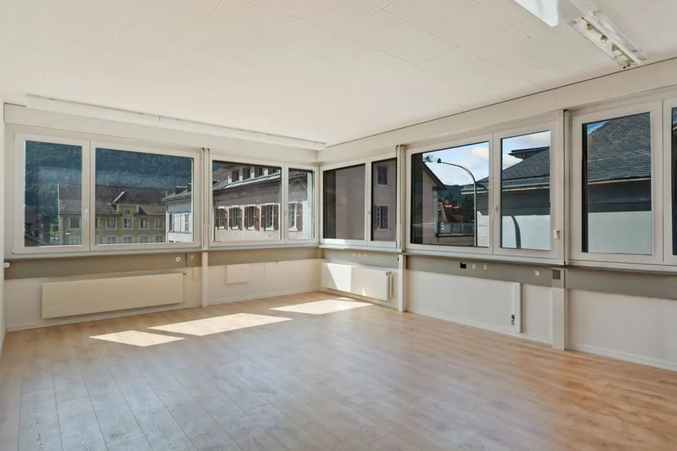 St-Imier, bureau / cabinet idéalement situé, surface dès 27m2