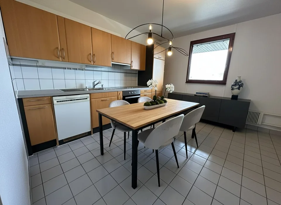 Schönes Apartment mit herrlicher freier Aussicht 3 Zimmer / Gemeinschaftspool