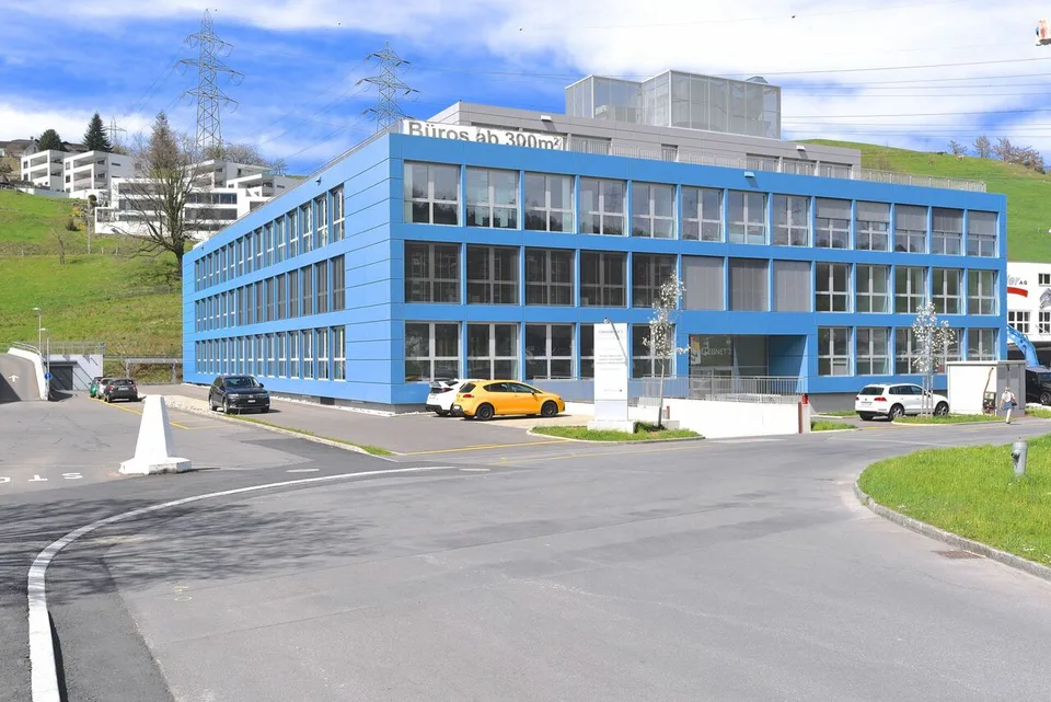 Spazio commerciale nel centro di Chli-Ebnet