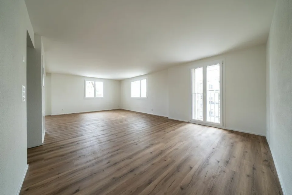 Exklusive 3.5-Zimmer-Gartenwohnung mit gedecktem Sitzplatz und privater Grünfläche