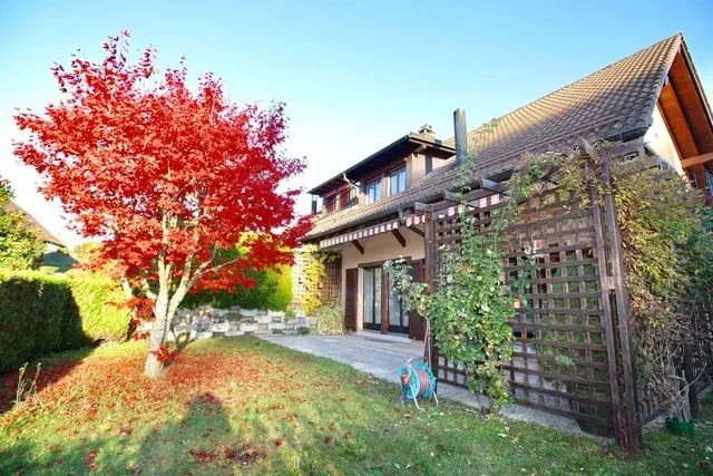 Reihenhaus-Villa mit 6 Zimmern