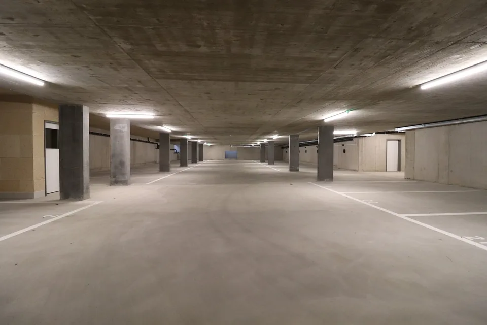 Einstellhallenplätze in Reinach zu vermieten - auch mit E-Ladestation verfügbar