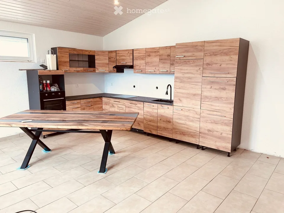 Geräumige 3.5-Zimmer-Wohnung mit Charme in Develier