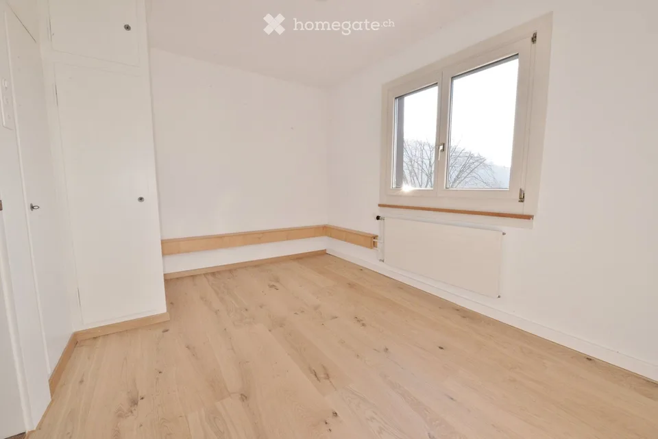 4, 5 - Stanze appartamento a mansarda / Balcone / Garage / Parcheggi