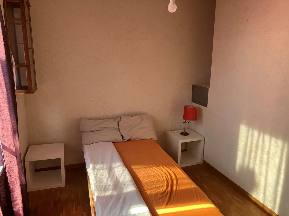 Teilmöblierte Zimmer befristet (Dauer auf Anfrage) – ruhig & idyllisch, 5 Min. zur Bushaltestelle – Foto 7 von 11
