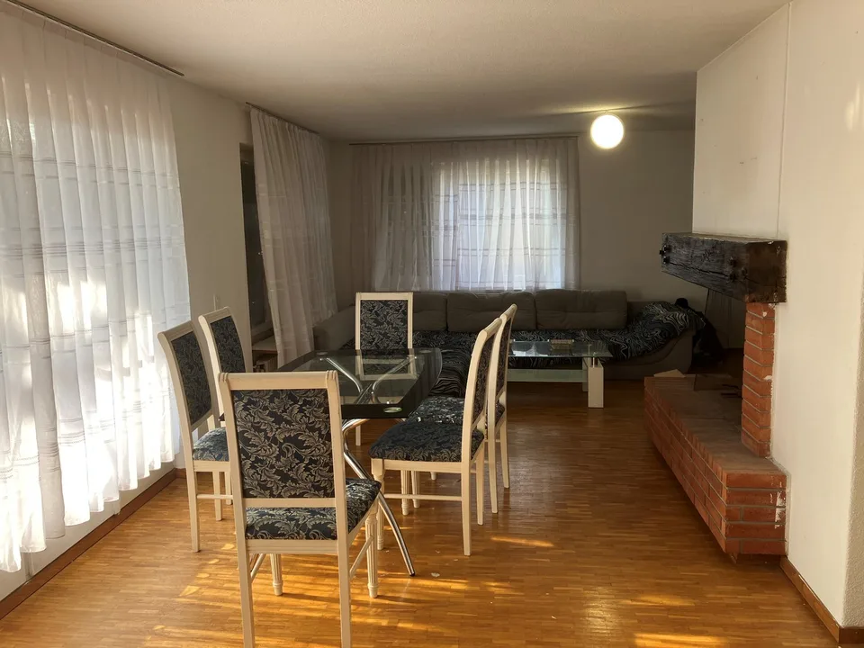 Camere parzialmente arredate per un periodo limitato (durata su richiesta) – quiete & idillica, 5 minuti alla fermata dell'autobus
