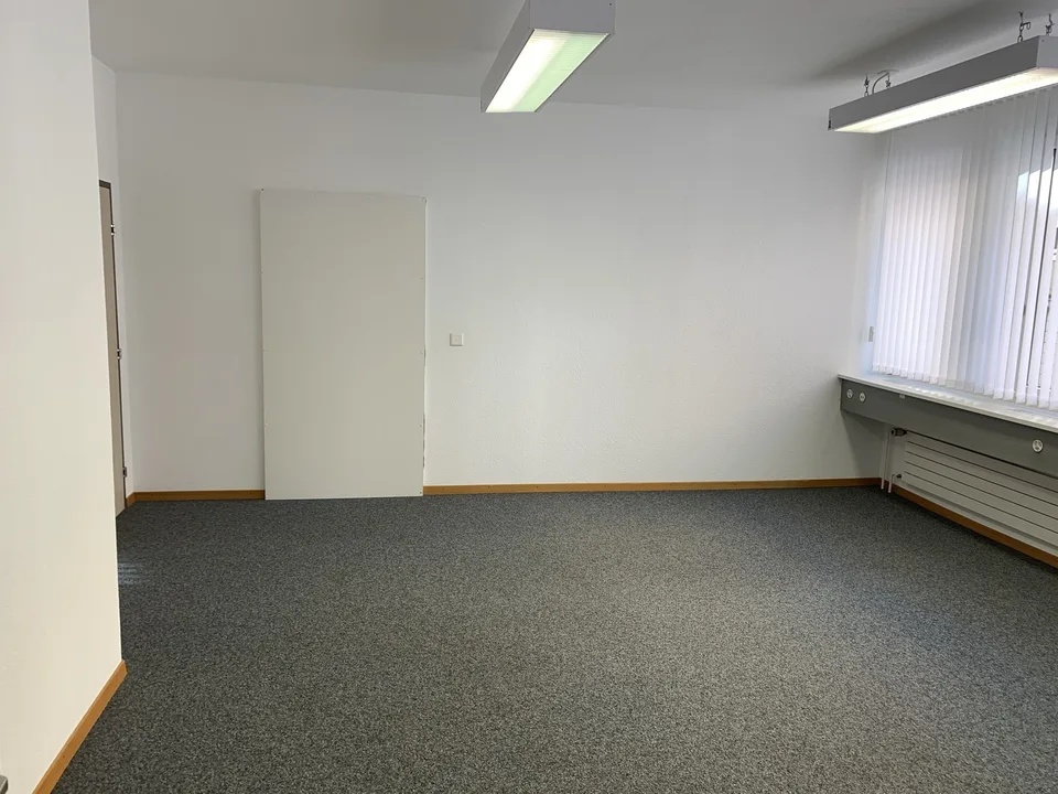 Büro von 27m2 zur Miete in der Nähe des Marktplatzes in La Chaux-de-Fonds