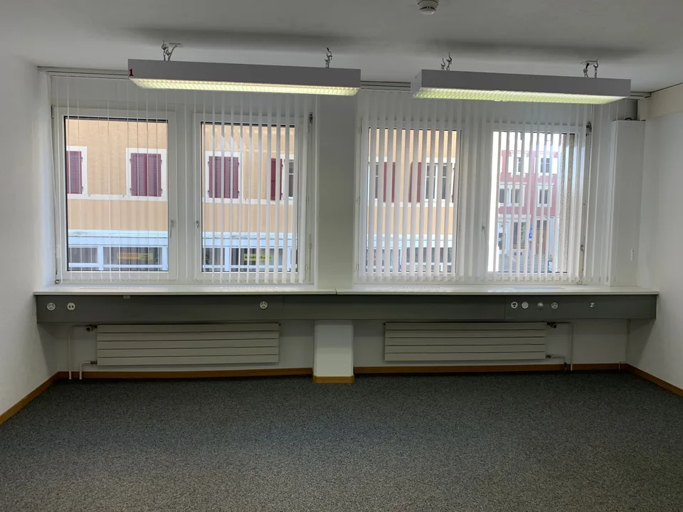 Büro von 27m2 zur Miete in der Nähe des Marktplatzes in La Chaux-de-Fonds