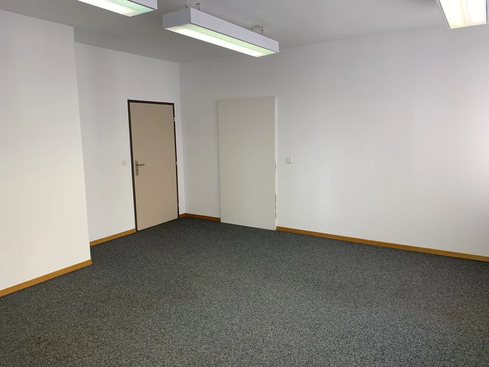 Büro von 27m2 zur Miete in der Nähe des Marktplatzes in La Chaux-de-Fonds