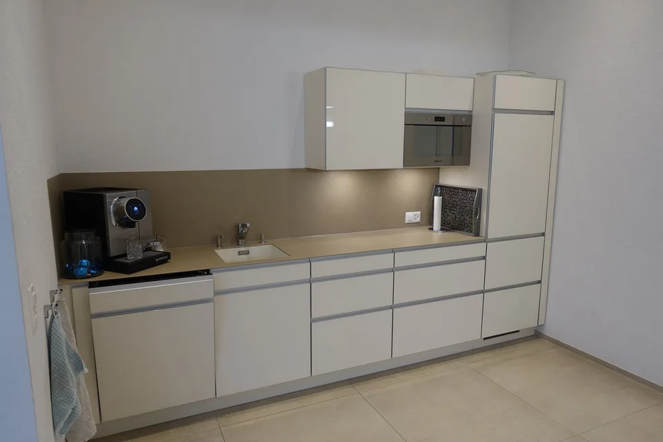 Spazio commerciale in affitto - anche possibile fino a 840m2 di superficie totale! – foto 9 di 12