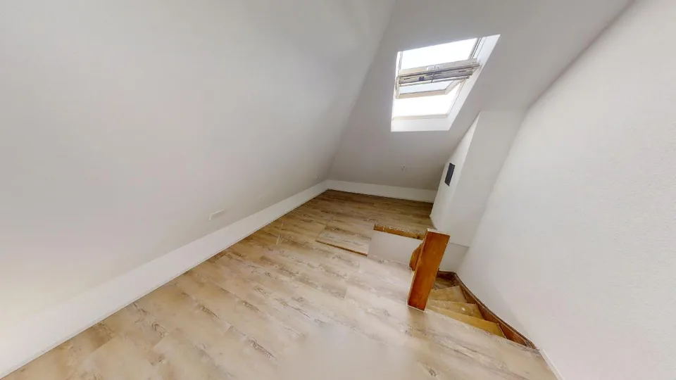 Appartamento duplex in mansarda di edificio storico ristrutturato sul viale: 500m fino a Costanza, 700m fino alla stazione
