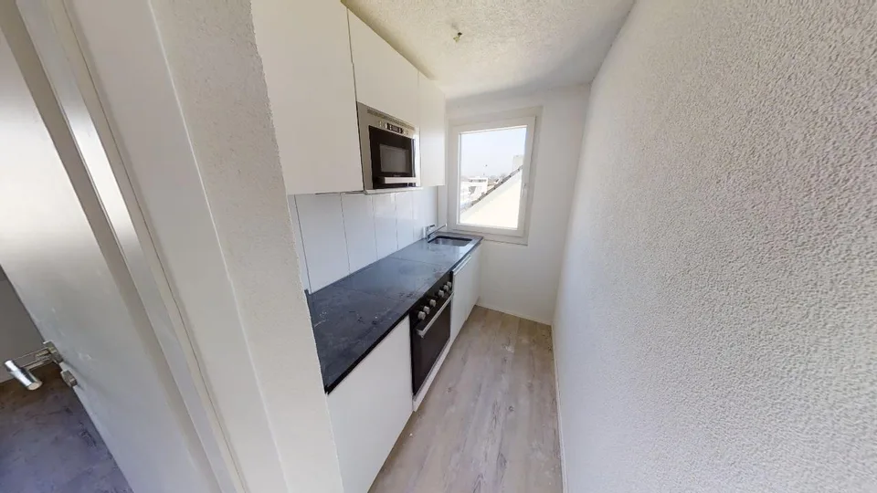 Appartamento duplex in mansarda di edificio storico ristrutturato sul viale: 500m fino a Costanza, 700m fino alla stazione