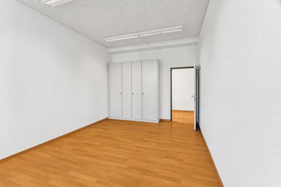 Renovated and central - Your new office in Zurich! – photo 9 of 10