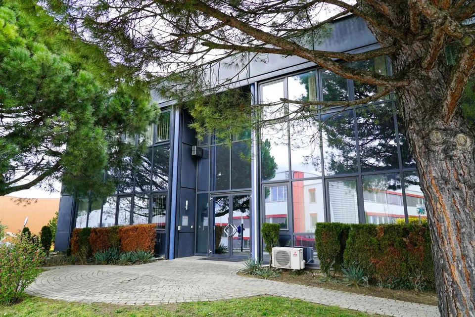 Cellule di ufficio di 28 m2 e 35 m2 rinnovate e climatizzate
