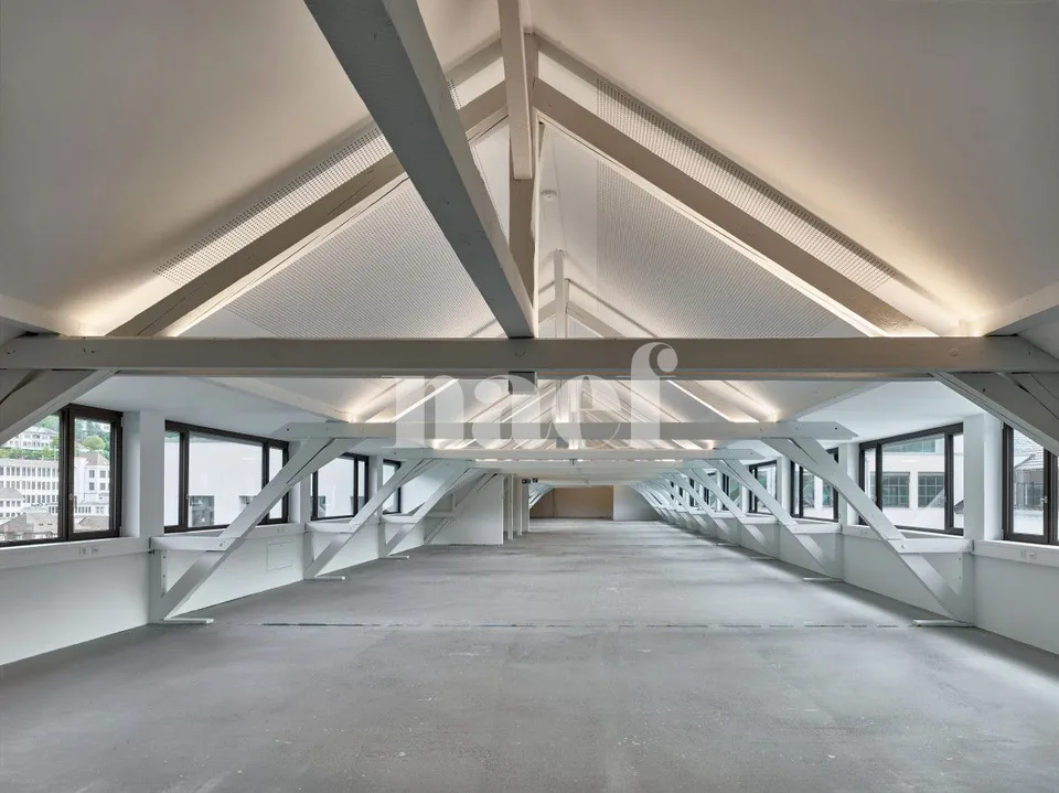 Uffici di 622 m2 con travi a vista