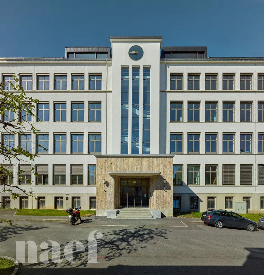Uffici di 622 m2 con travi a vista