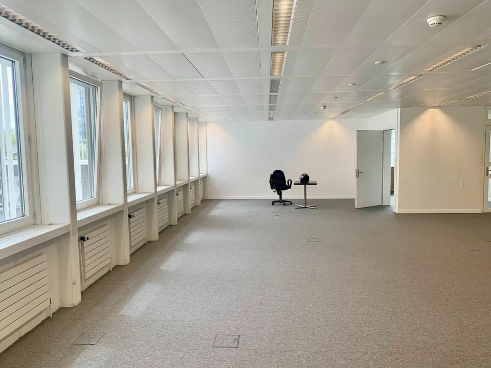Derniers bureaux disponibles / Locaux de 150 à 185 m² à Renens