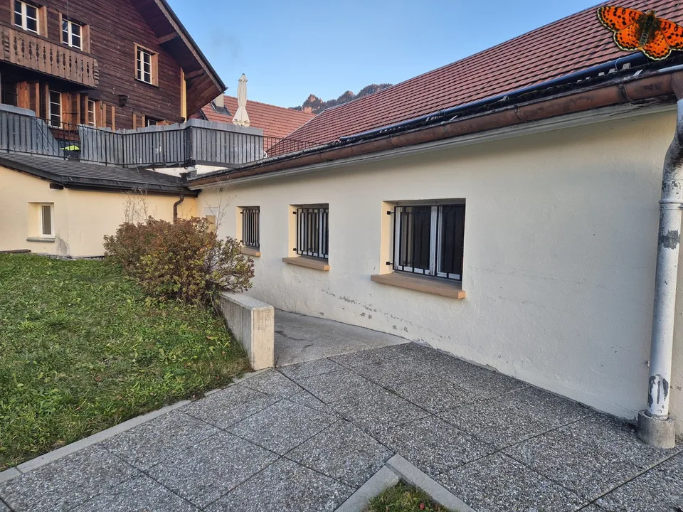 SUPERFICIE COMMERCIALE 65 M² - CHARMEY