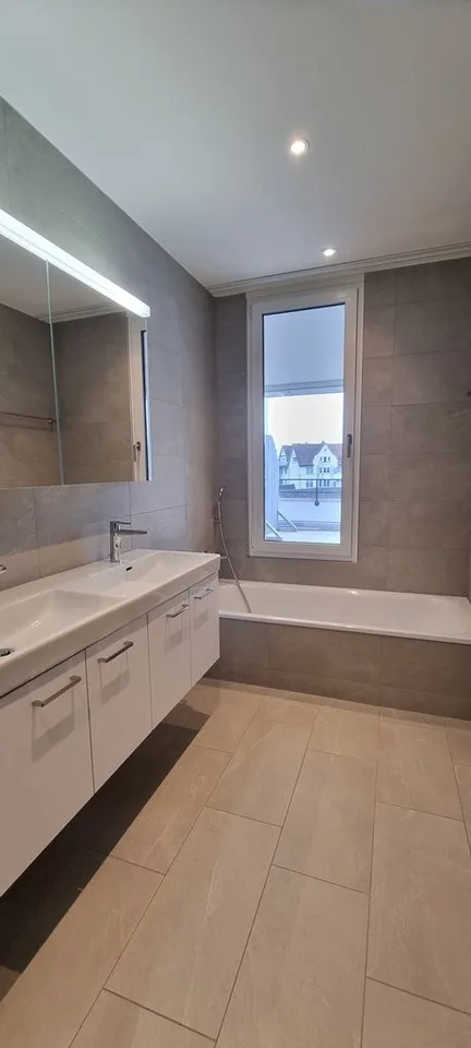 Appartement spacieux 4.5 pièces en attique au centre-ville
