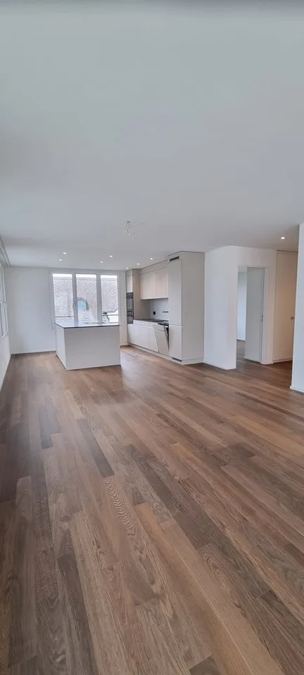 Appartement spacieux 4.5 pièces en attique au centre-ville