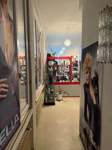 Verkaufsfläche (ideal als Friseursalon/Schönheitsstudio/Büro)