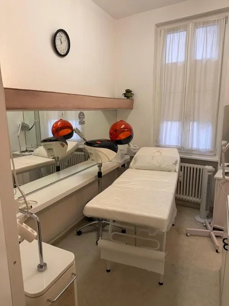 Verkaufsfläche (ideal als Friseursalon/Schönheitsstudio/Büro)
