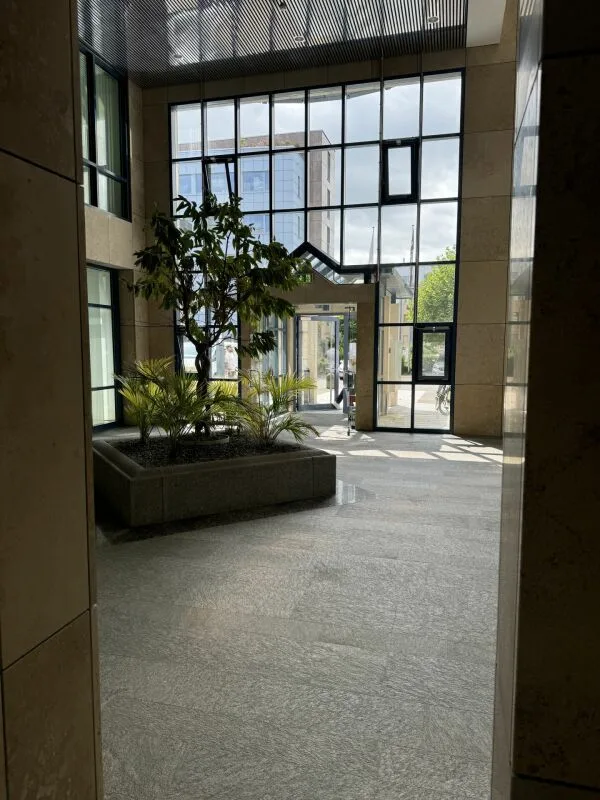 242 m2 ufficio / esposizione / magazzino con rampa di carico a Rotkreuz