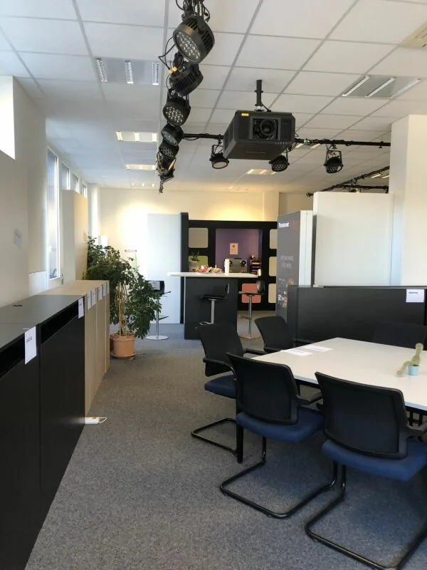 242 m2 ufficio / esposizione / magazzino con rampa di carico a Rotkreuz