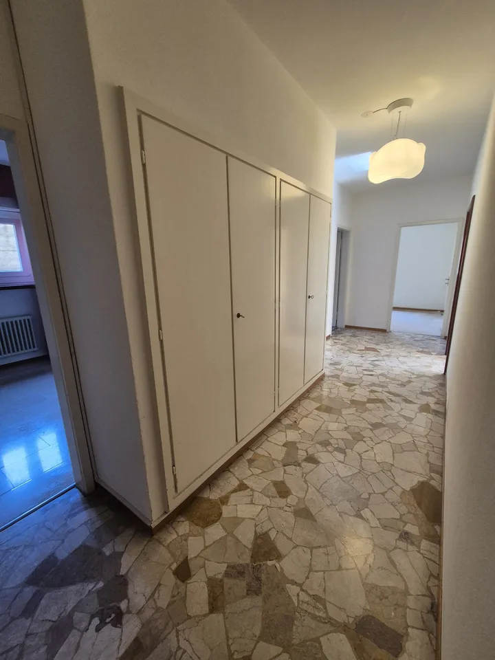 LUGANO ZENTRUM - BÜRO MIT 4.5 ZIMMERN ZU VERMIETEN