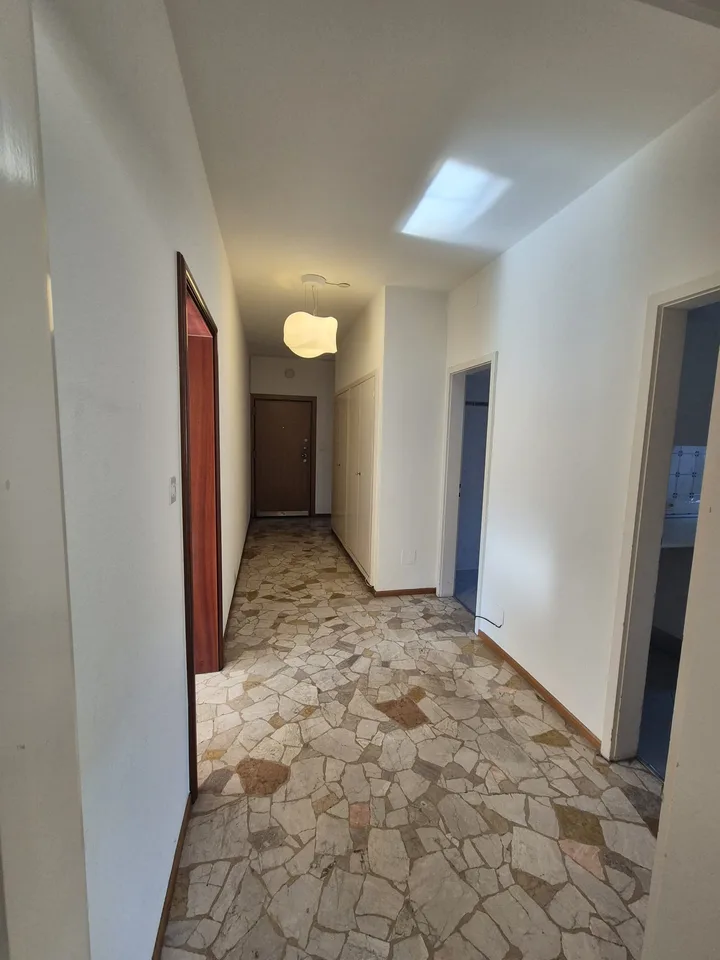LUGANO ZENTRUM - BÜRO MIT 4.5 ZIMMERN ZU VERMIETEN