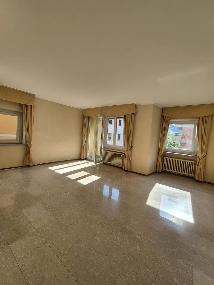 LUGANO ZENTRUM - BÜRO MIT 4.5 ZIMMERN ZU VERMIETEN