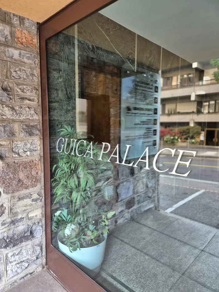 LUGANO ZENTRUM - BÜRO MIT 4.5 ZIMMERN ZU VERMIETEN