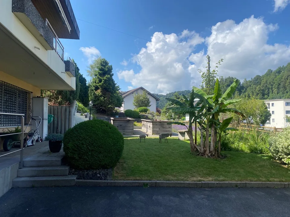 Casa unifamiliare con sala hobby aggiuntiva e casetta da giardino