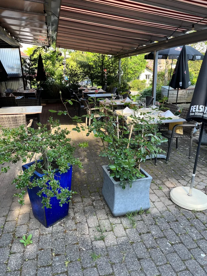 Ristorante attraente con 120 m² in una posizione tranquilla a Herrenschwanden