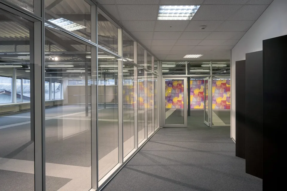 Showroom con spazi per uffici alla stazione di Koblenz