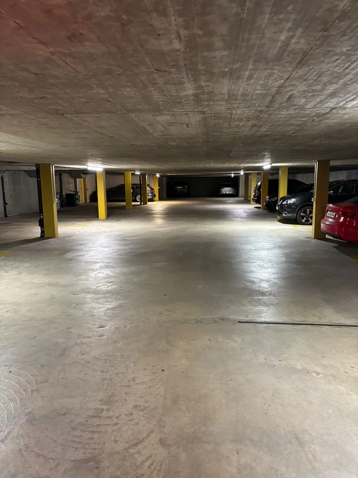 Motorradplatz zu vermieten (1/2 Autoabstellplatz)