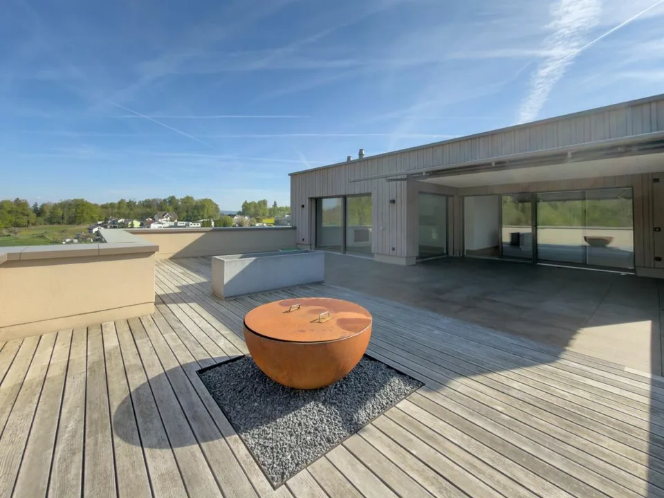 Appartamento attico esclusivo con vista panoramica e terrazze perimetrali