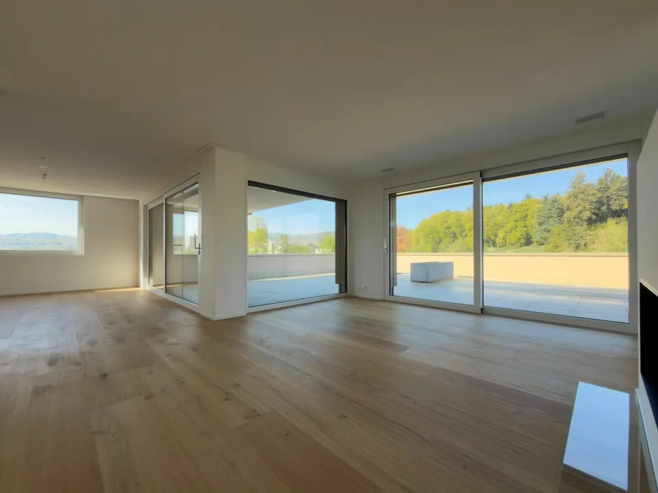 Appartamento attico esclusivo con vista panoramica e terrazze perimetrali
