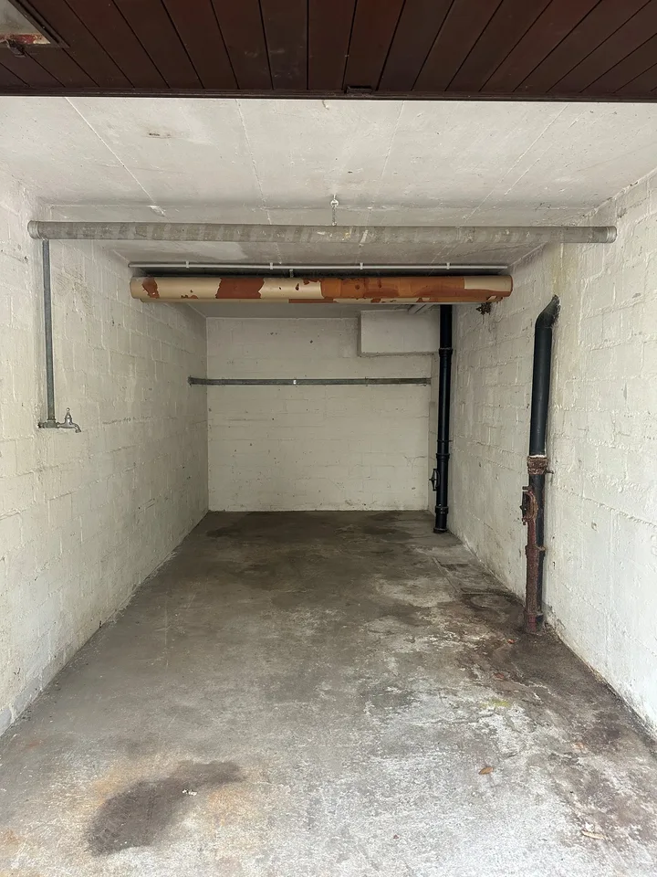 Locale di stoccaggio in affitto – scatola di garage precedente