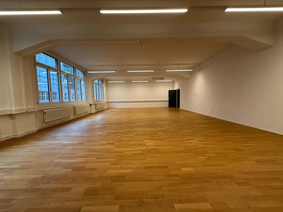 helle, offene Büroräumlichkeiten im Stadtzentrum