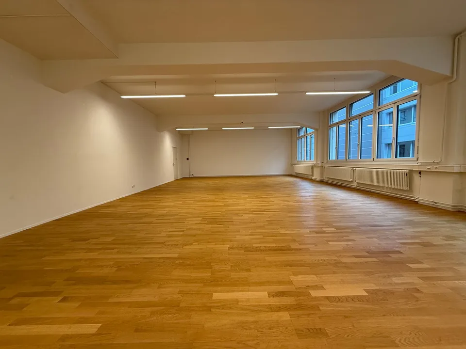 helle, offene Büroräumlichkeiten im Stadtzentrum