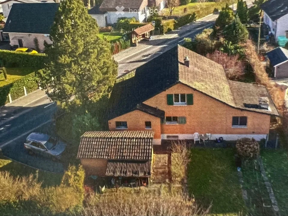 Freistehendes Einfamilienhaus mit grossem Garten