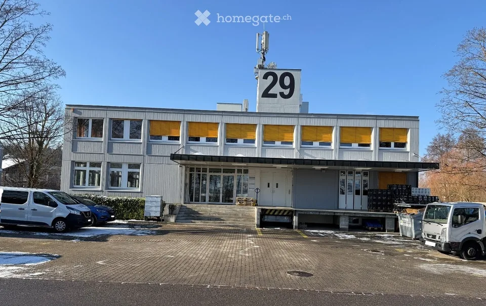 Spedition, 138 qm + Hochregallager, 238qm, Höhe 4.55m, zentrale Lage: nur 1.7 km zur Autobahn