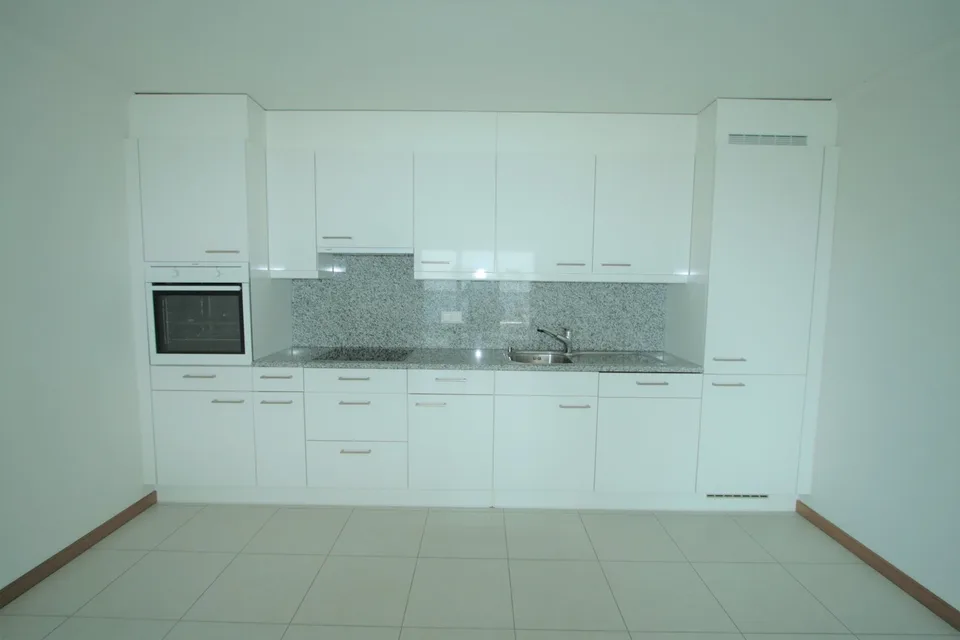 CADENAZZO, funktionale 2.5 Zimmer in strategischer Lage