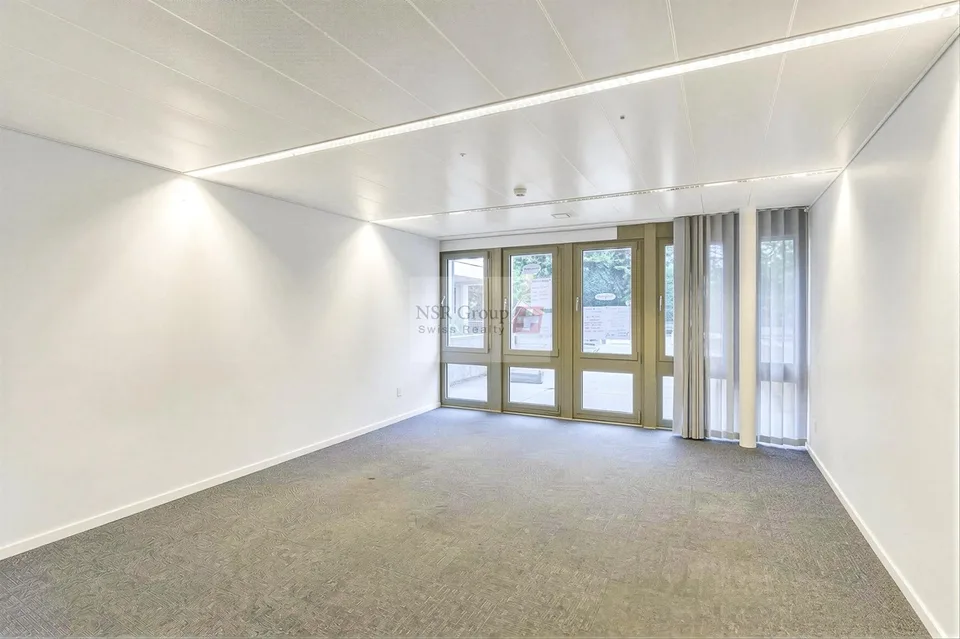 Arcade commerciale de 538 m² + 100 m² de dépôt - Janvier 2027